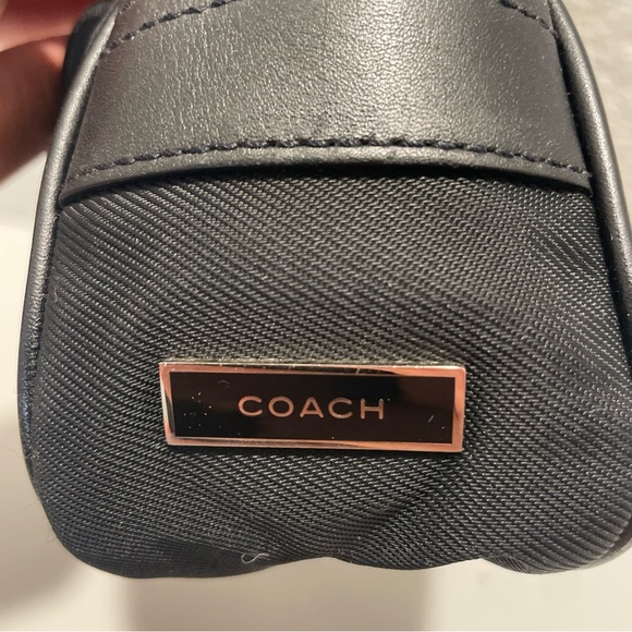 Coach Black Shoulder Bag with Front Zip Pocket - Picture 4 of 11